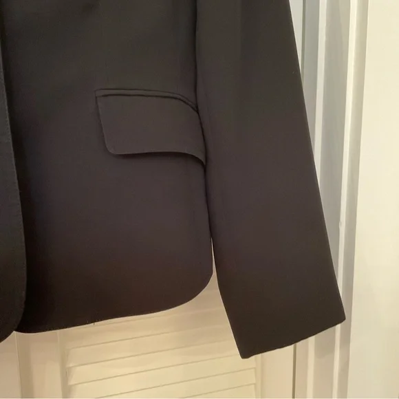 Tahari Blazer Women’s Black 3 Button Size 6 - Picture 3 of 10